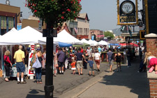The Famous Park Silly Sunday Market on Main Street

